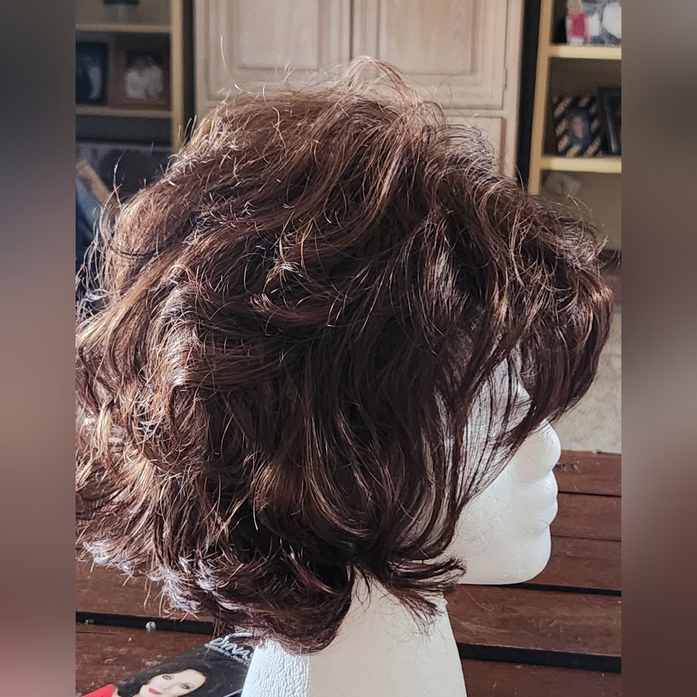 Joan Collins wig - Picture 4 of 5